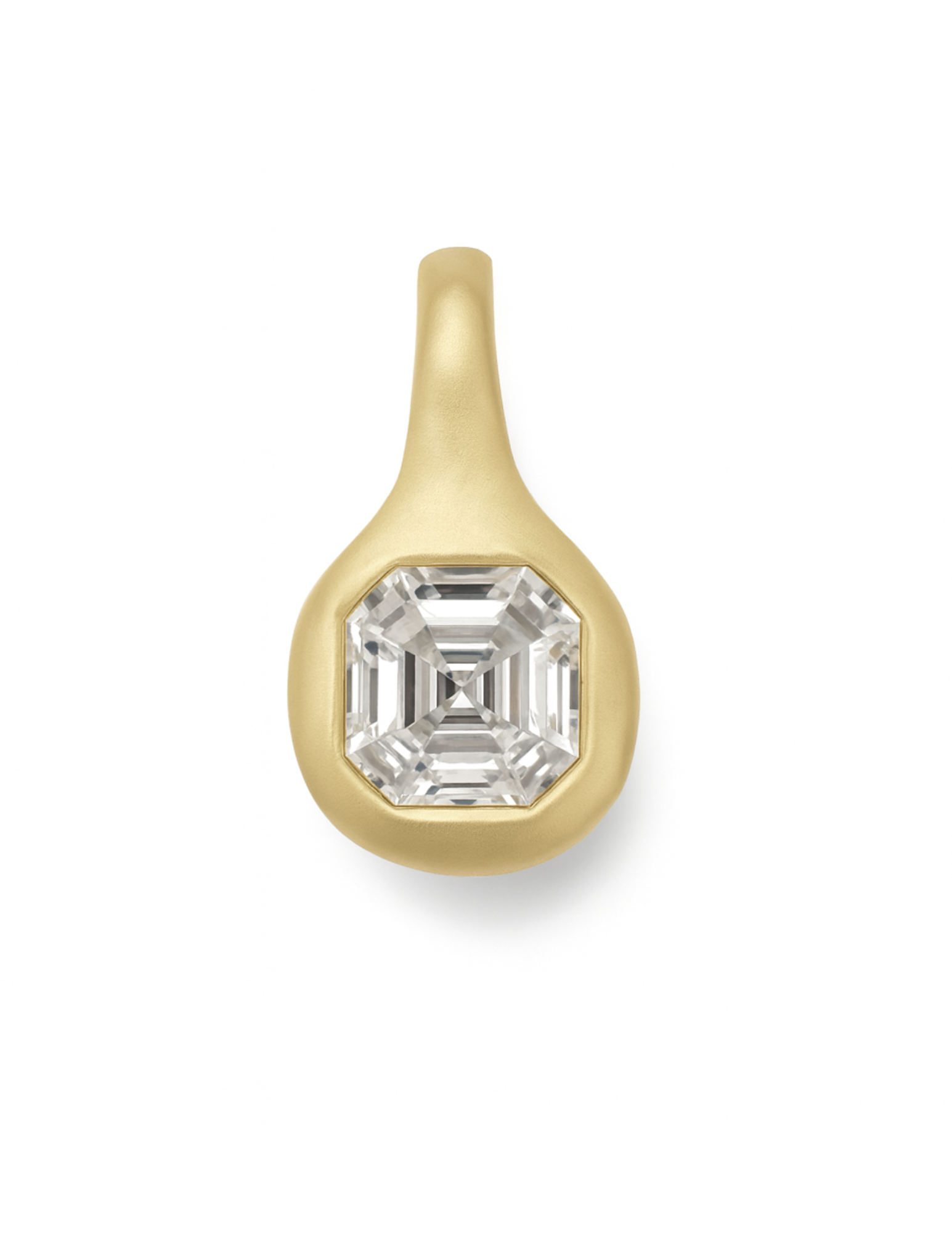 A bold take on a timeless shape. The Solus Pendant showcases a 1-carat Asscher cut diamond set in our signature puffy 14k yellow gold bezel. Finished with an adaptable bail that opens and closes, it can clip onto any chain or cord up to 4mm for effortless styling.